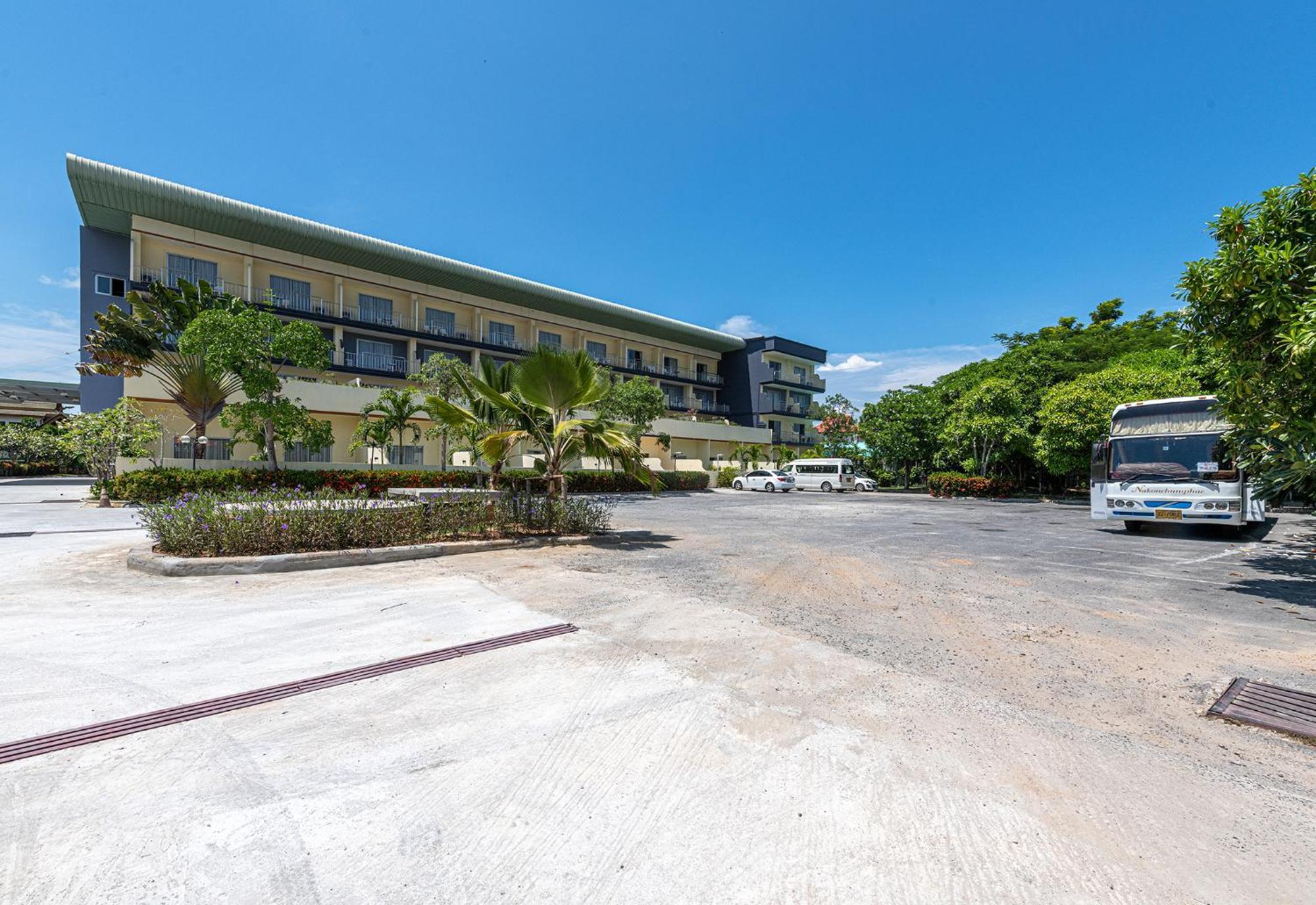 Blue Beach Grand Resort And Spa In Chalong Phuket By Dayuu Ban Saiyuan Екстер'єр фото