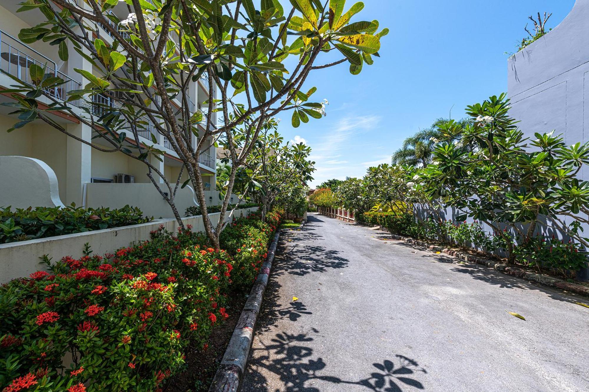 Blue Beach Grand Resort And Spa In Chalong Phuket By Dayuu Ban Saiyuan Екстер'єр фото