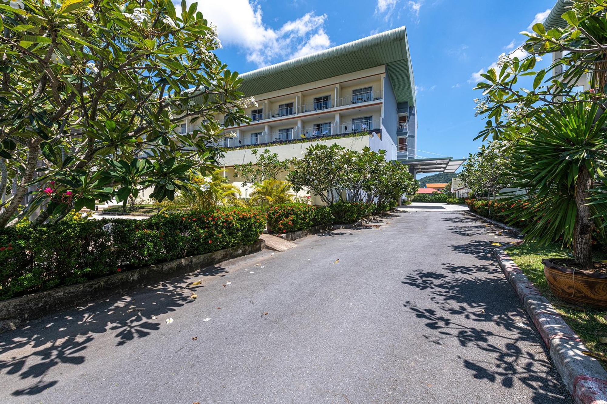 Blue Beach Grand Resort And Spa In Chalong Phuket By Dayuu Ban Saiyuan Екстер'єр фото