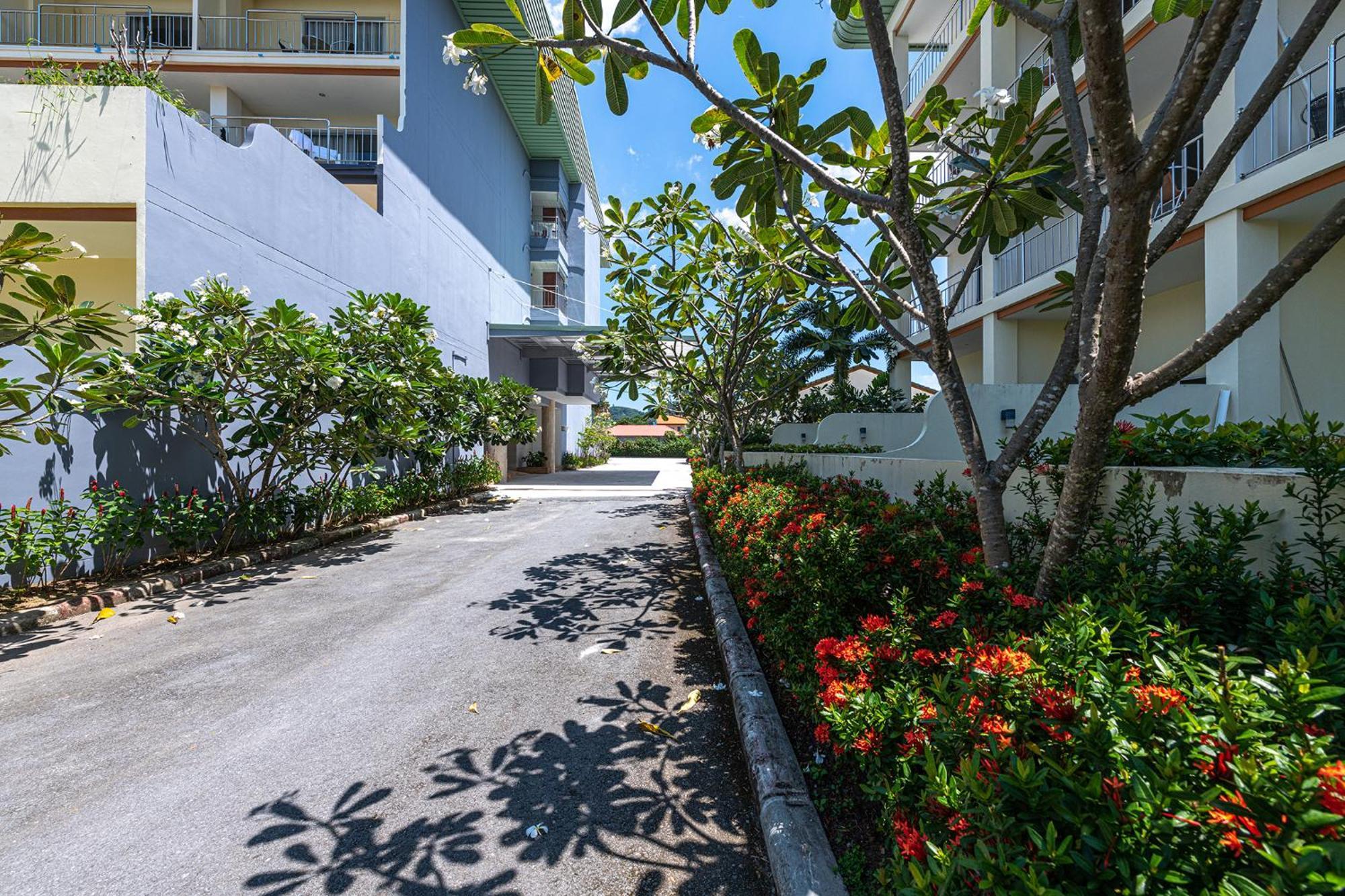 Blue Beach Grand Resort And Spa In Chalong Phuket By Dayuu Ban Saiyuan Екстер'єр фото