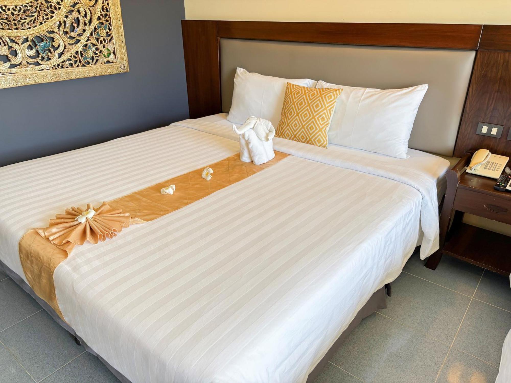 Blue Beach Grand Resort And Spa In Chalong Phuket By Dayuu Ban Saiyuan Екстер'єр фото